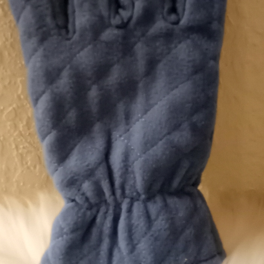 Periwinkle Blue Quilted Fleece Gloves - Picture 12 of 16